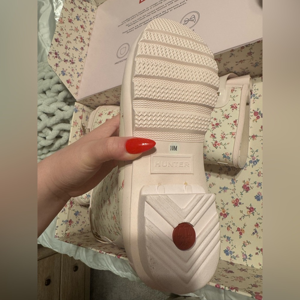 LoveShackFancy x HUNTER boots - Picture 3 of 6